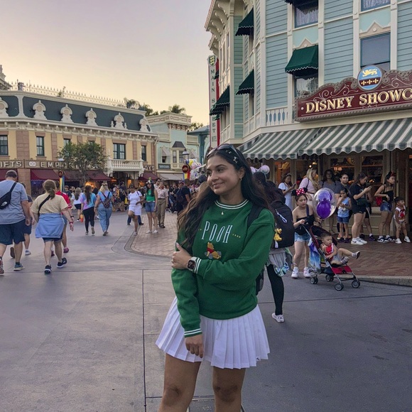 Disney Winnie The Pooh 90s Crewneck - Picture 2 of 3